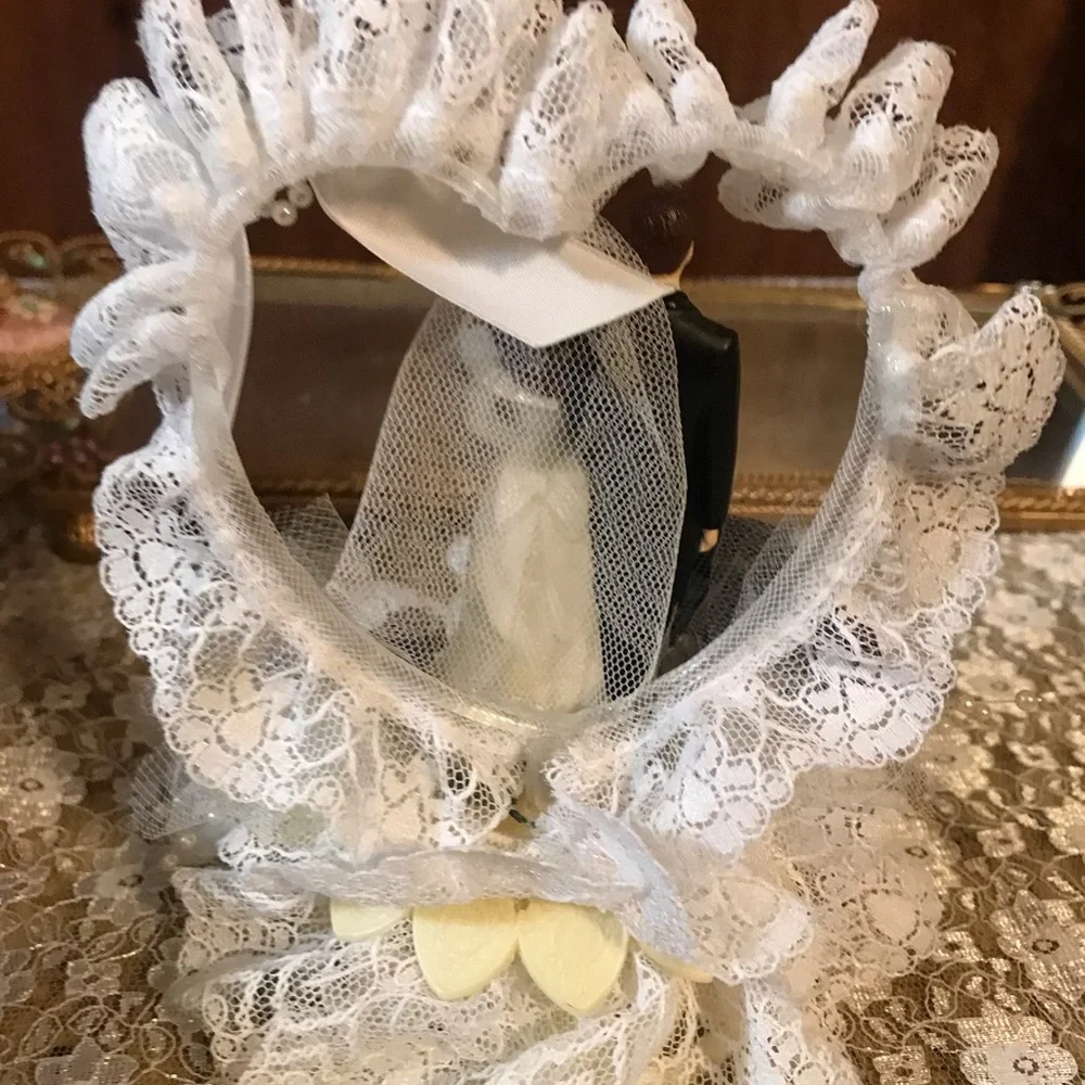 Wearing cake ornament (vintage) in box